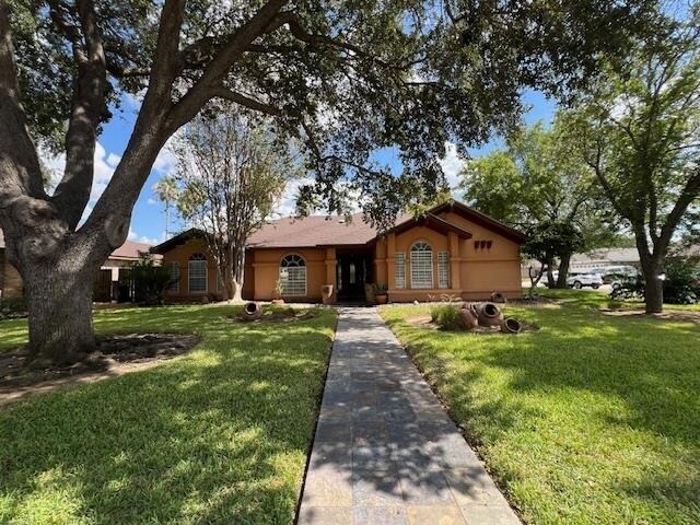1201 St Patrick Dr in Laredo, TX - Building Photo