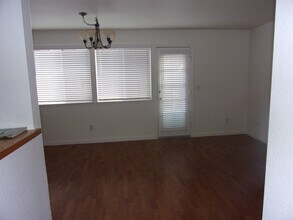 853 Vassar Dr in Vacaville, CA - Building Photo - Building Photo