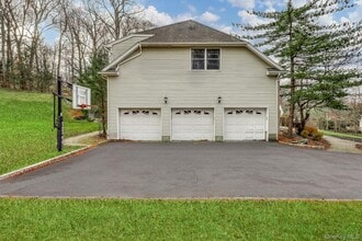 22 Golden Rd in Suffern, NY - Building Photo - Building Photo