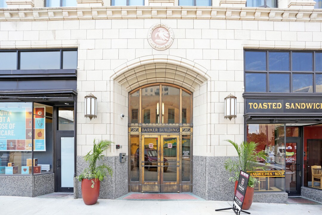 The Barker Building in Omaha, NE - Foto de edificio