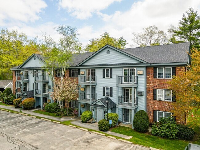 11 Northbrook Dr in Manchester, NH - Building Photo - Building Photo