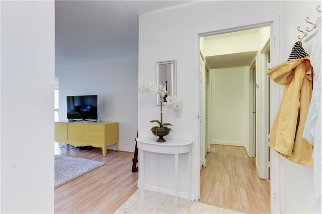 2045 Royal Fern Ct-Unit -12B in Reston, VA - Building Photo - Building Photo