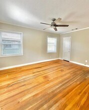 2712 Windsor Rd in Austin, TX - Building Photo - Building Photo