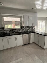 11712 SW 13th St in Miami, FL - Building Photo