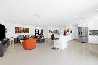 420 SE 13th Ave in Pompano Beach, FL - Building Photo - Building Photo
