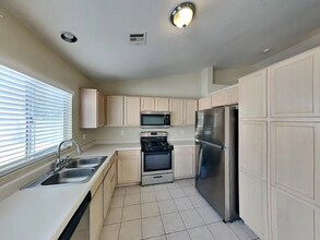 3136 Macaroon Way in North Las Vegas, NV - Building Photo - Building Photo