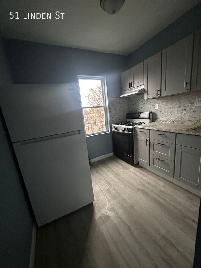 51 Linden St in Yonkers, NY - Building Photo - Building Photo