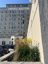 The Astor Hotel Apartments in Milwaukee, WI - Foto de edificio - Building Photo