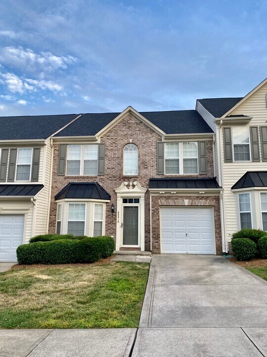 6001 Boathouse Ln in Cramerton, NC - Building Photo