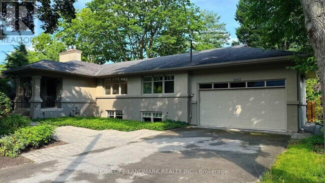 property at 2062 Glenforest Crescent
