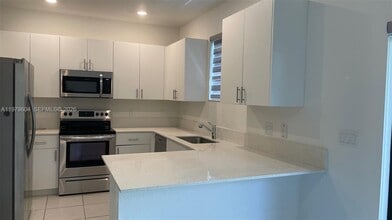 227 SW 159th Ter in Pembroke Pines, FL - Building Photo - Building Photo