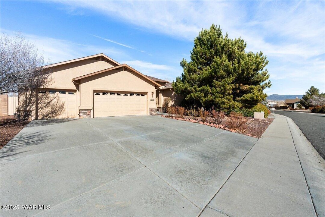 7920 Smoke House Ln in Prescott Valley, AZ - Foto de edificio
