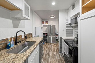 900 Saturn Dr in Colorado Springs, CO - Foto de edificio - Building Photo