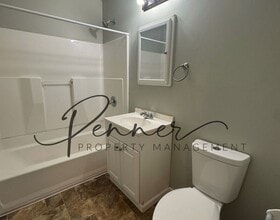 513 NW Ward Ln in Lee's Summit, MO - Building Photo - Building Photo