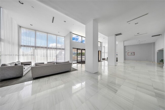 801 N Venetian Dr in Miami Beach, FL - Building Photo - Building Photo