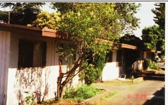 7318-7324 Fruitridge Rd in Sacramento, CA - Building Photo