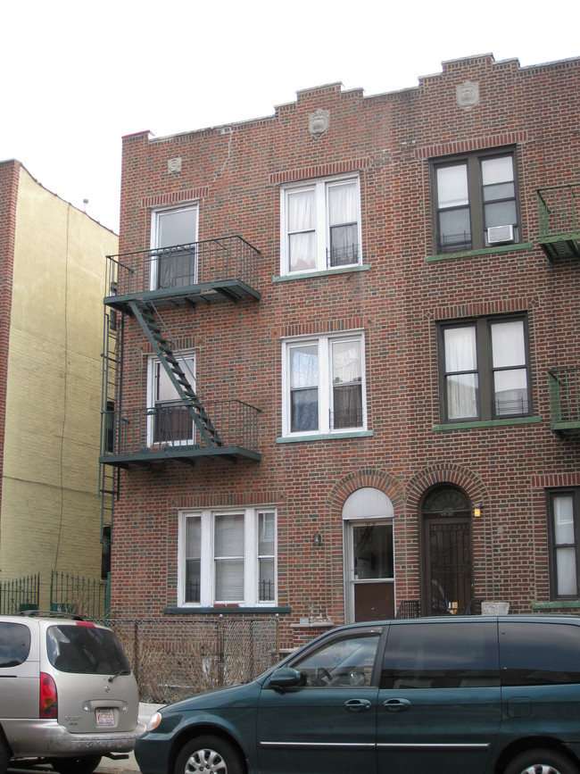 47-21 45th St in Flushing, NY - Building Photo - Building Photo