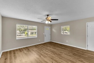 2021 E Humphrey St in Tampa, FL - Building Photo - Building Photo