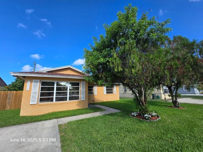 3530 S 55th Ave in Greenacres, FL - Building Photo - Building Photo