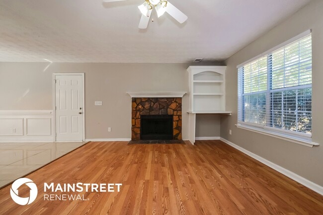 70 Summer Ln in Covington, GA - Foto de edificio - Building Photo