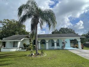 271 NE Faring Ave in Port St. Lucie, FL - Building Photo