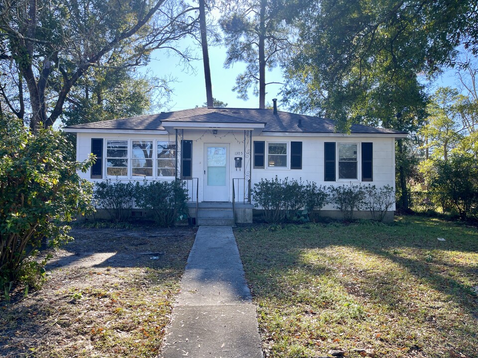 1305 E 57th St in Savannah, GA - Building Photo