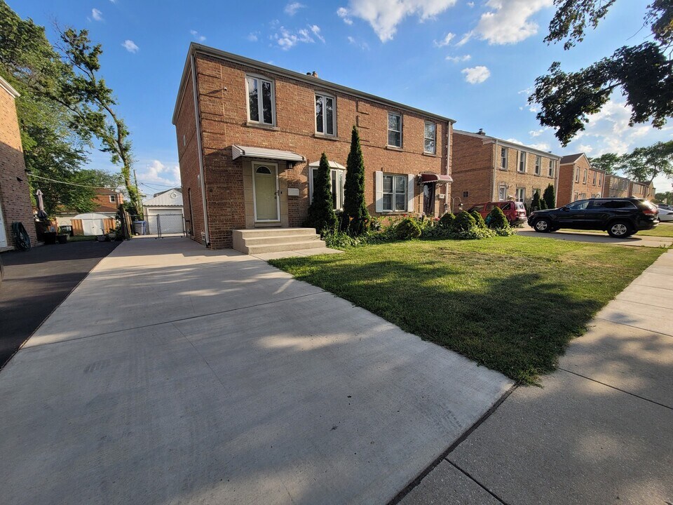 1665 Stockton Ave in Des Plaines, IL - Building Photo