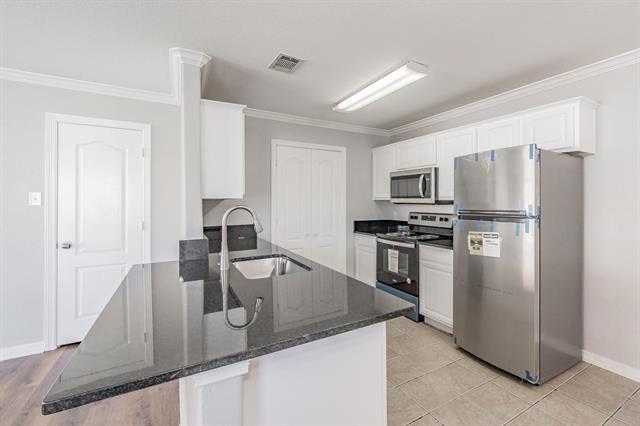 230 Overleaf Dr in Keller, TX - Building Photo