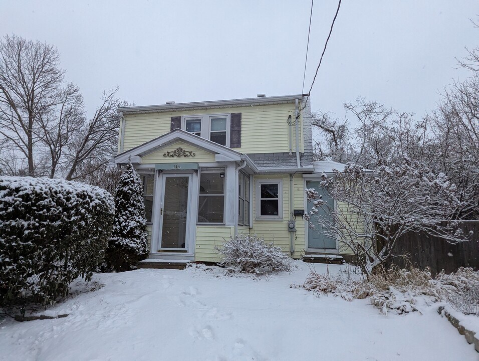 92 Dayton St in Quincy, MA - Foto de edificio