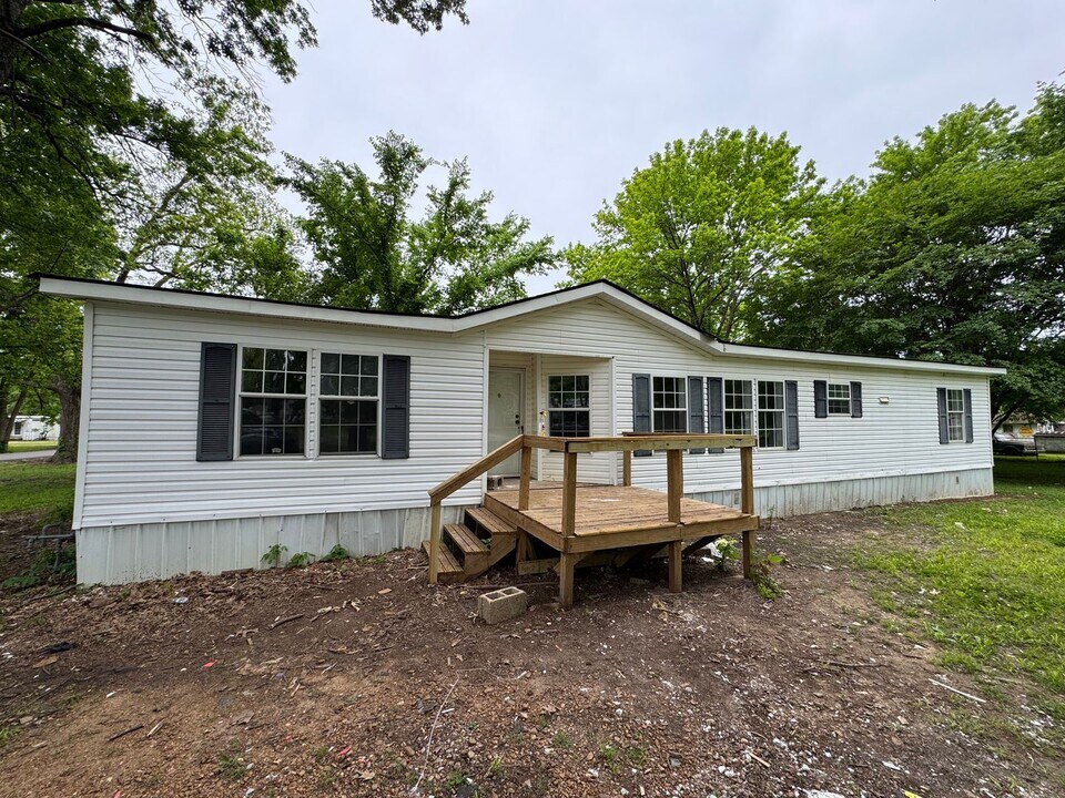 180 E St Charles St in Sulphur Rock, AR - Building Photo