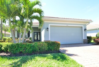 3951 Otter Bend Cir in Ft. Myers, FL - Building Photo - Building Photo