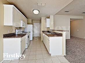 208 Amber Ridge Dr in Arlington, TX - Foto de edificio - Building Photo