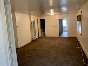 1809-1811 Buena Vista St in Bakersfield, CA - Building Photo - Building Photo