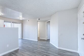 145 W Pioneer Pkwy in Grand Prairie, TX - Building Photo - Building Photo