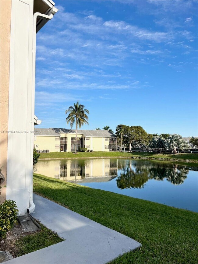 1017 Washington Cir in Homestead, FL - Building Photo - Building Photo