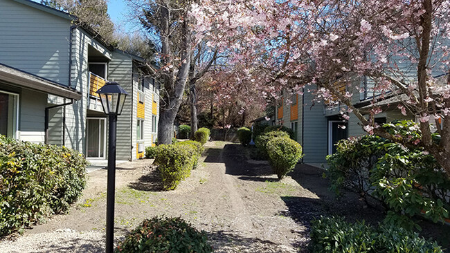 Z_Woodville Village in Rogue River, OR - Foto de edificio - Building Photo