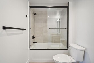IM 21 in Los Angeles, CA - Building Photo - Building Photo