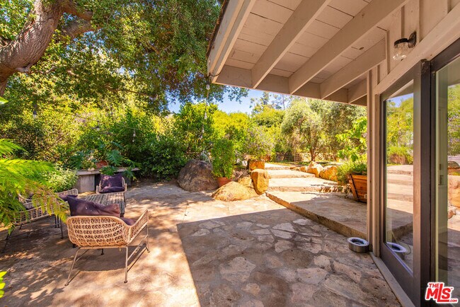 20812 Hillside Dr in Topanga, CA - Building Photo - Building Photo