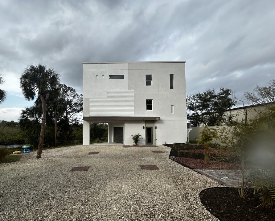 11651 Upper Manatee River Rd in Bradenton, FL - Building Photo