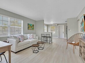 318-320-320 Walnut St in Hollywood, FL - Building Photo - Building Photo