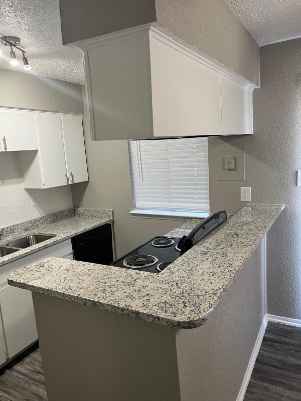 3203 W Walnut Hill Ln in Irving, TX - Building Photo - Building Photo