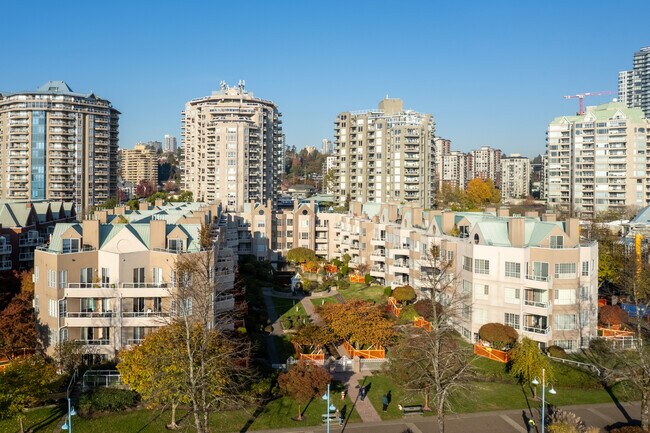 Westport in New Westminster, BC - Building Photo - Building Photo