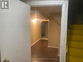 8 Ryecliffe Ct in Toronto, ON - Building Photo - Building Photo