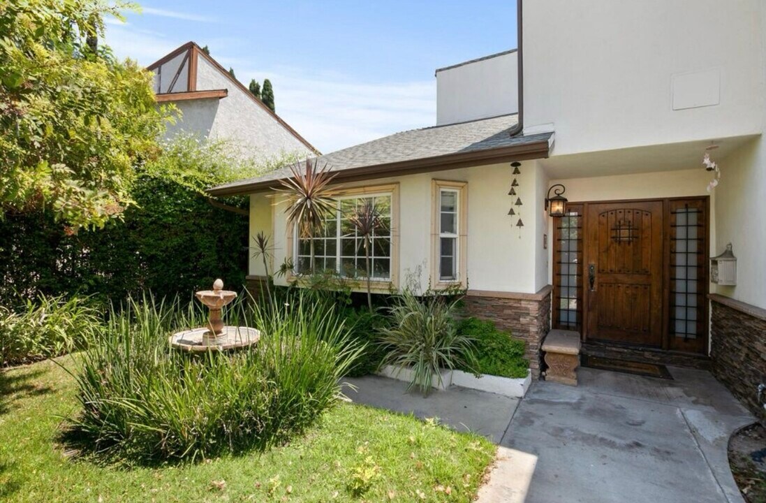 5954 Wilkinson Ave in Valley Village, CA - Building Photo