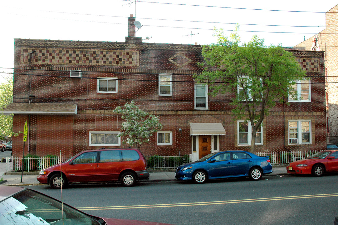 672-674 Avenue A in Bayonne, NJ - Building Photo