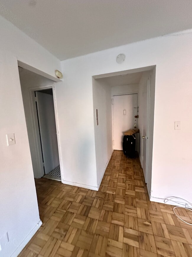 24-34-34 Crescent St in Queens, NY - Building Photo - Building Photo