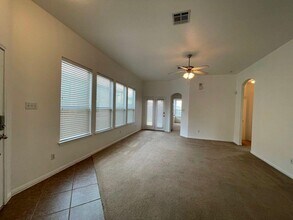 128 Otono Loop in Kyle, TX - Building Photo - Building Photo