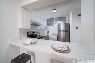 555 University Ave in Honolulu, HI - Building Photo - Building Photo