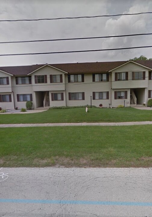28325 Simmons Rd in Perrysburg, OH - Building Photo