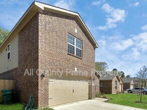10607 Lost aples Dr in Cleveland, TX - Building Photo - Building Photo